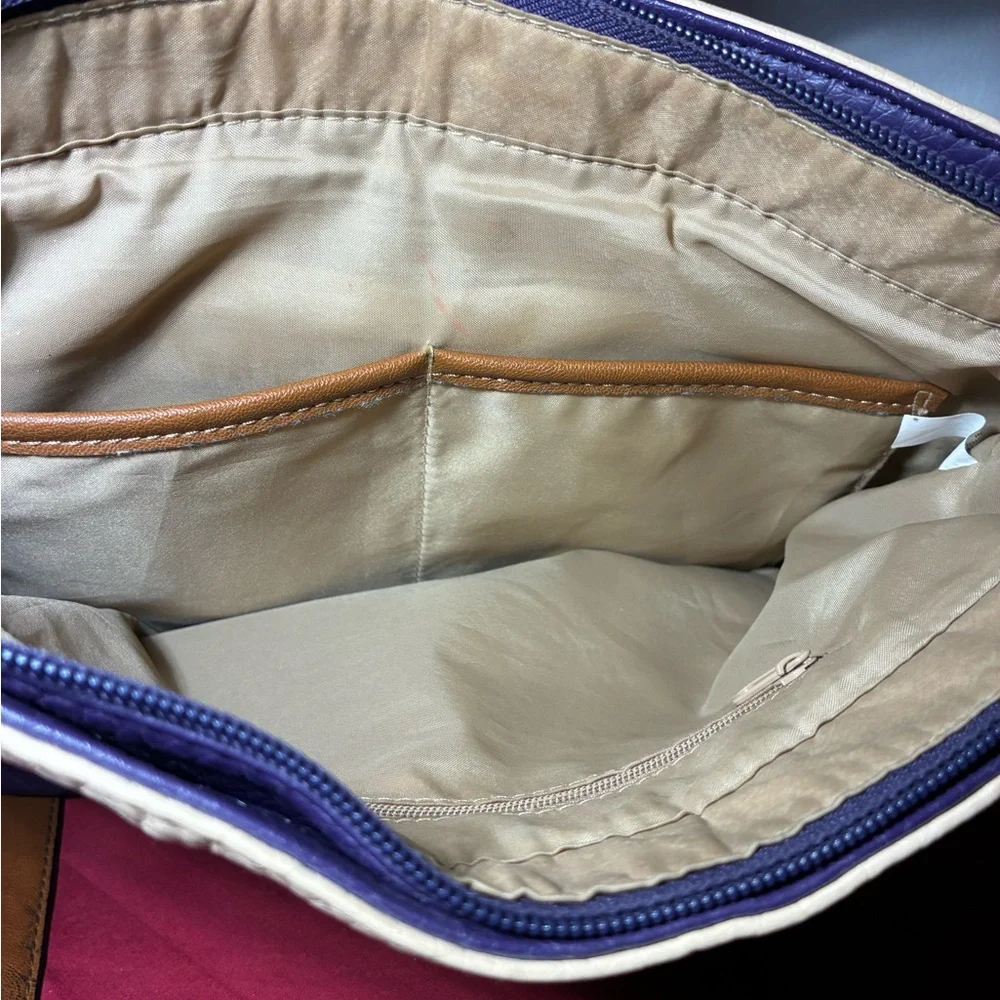 Two-Tone Leather Shoulder Bag with adjustable strap - Picture 7 of 9